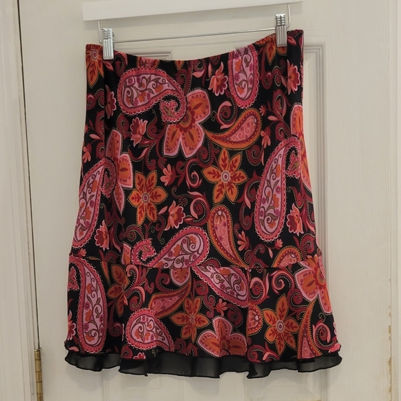 Fashion Bug Black Floral Skirt Large - Picture 2 of 7